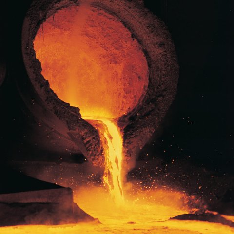 Jøtul-fabriek die schroot smelt